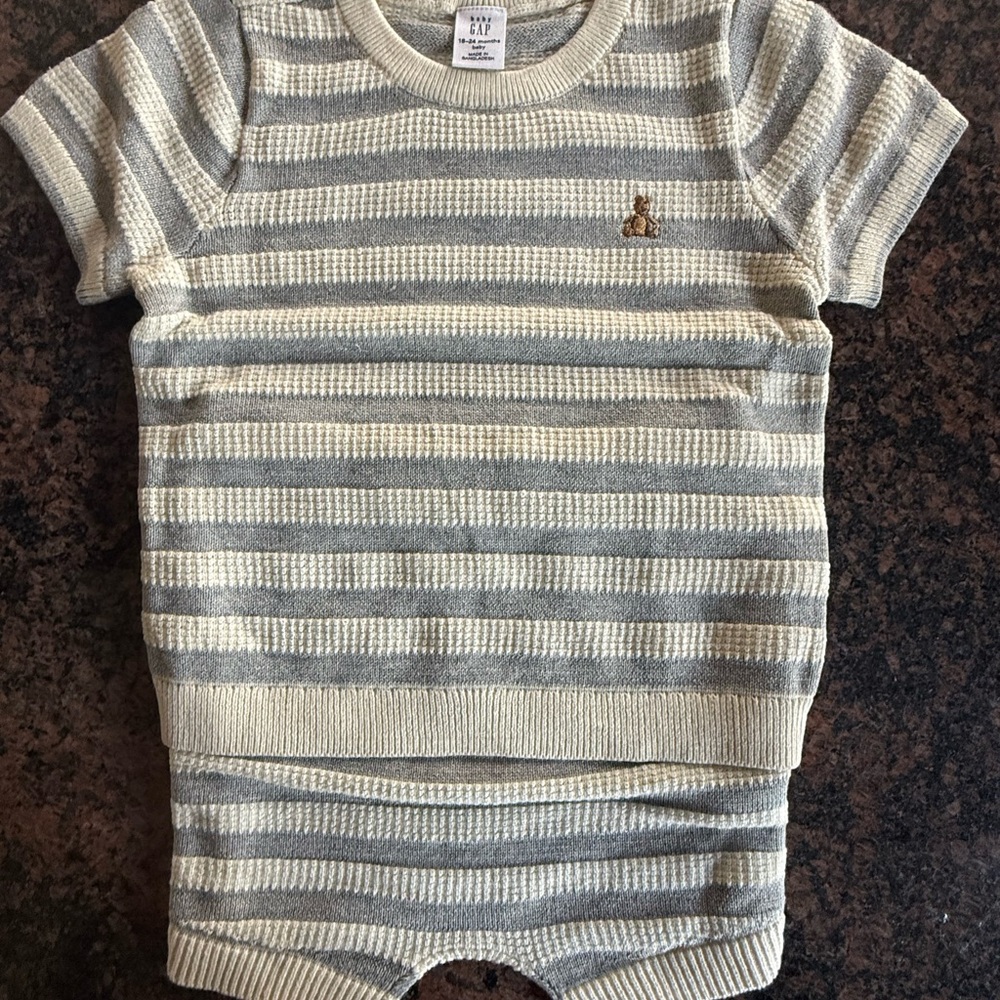 Gap Kids Striped Knit 2pc set in Cream and Gray